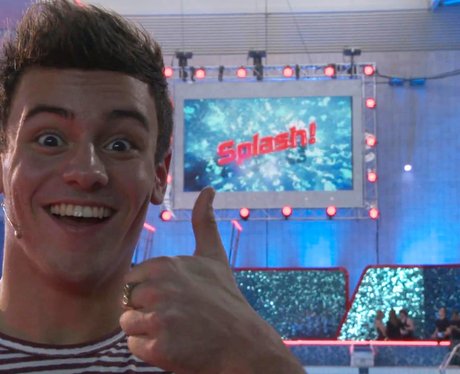 Tom Daley giving thumbs up on Splash!