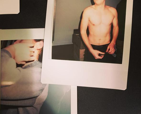 Phwoar Charlie Puth Shows Off His Super Hot Toned Body In A Shirtless
